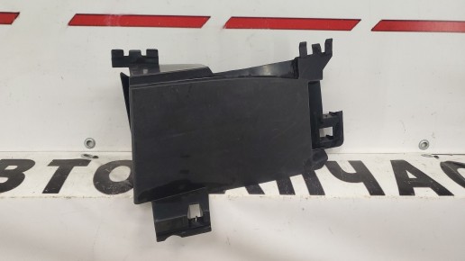 Дефлектор радиатора правый Renault Kaptur 1 2016-2022