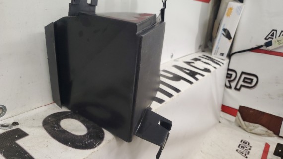 Дефлектор радиатора правый Renault Kaptur 1 2016-2022