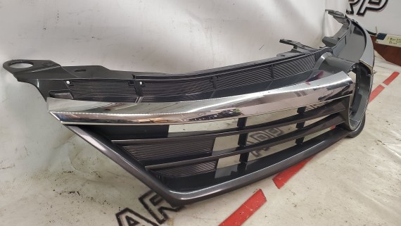 Решетка радиатора Toyota Camry V55 2016-2019