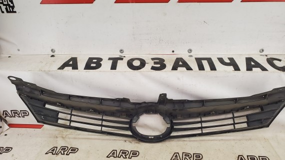 Решетка радиатора Toyota Camry V55 2016-2019