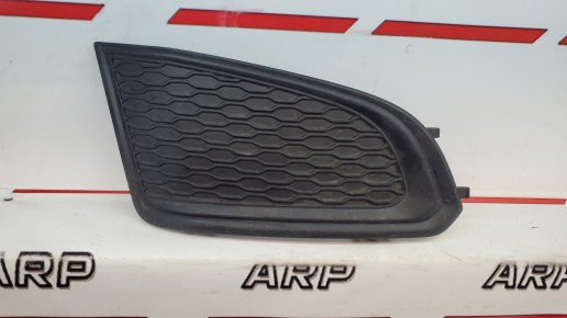 Решетка в бампер правая Chevrolet Captiva C140 2006-2015