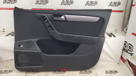 Обшивка двери передняя правая Volkswagen Passat B7 2010-2015
