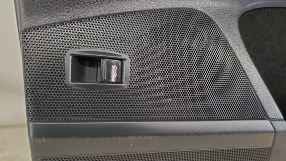 Обшивка двери передняя правая Volkswagen Passat B7 2010-2015