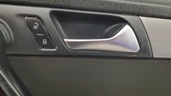 Обшивка двери передняя правая Volkswagen Passat B7 2010-2015