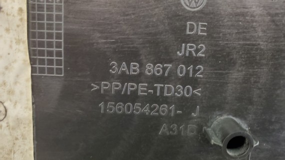 Обшивка двери передняя правая Volkswagen Passat B7 2010-2015