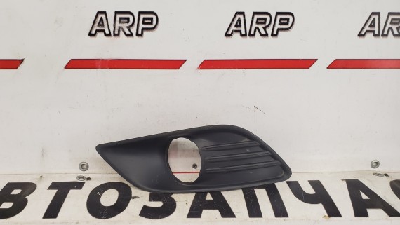 Накладка противотуманной фары левая Ford Focus 2 2007-2011