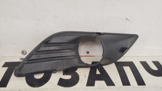 Накладка противотуманной фары левая Ford Focus 2 2007-2011