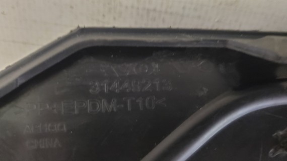 Накладка переднего бампера правая Volvo XC60 2017-2021