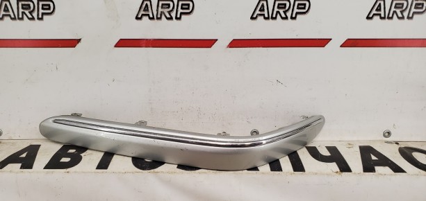 Молдинг переднего бампера левый Mercedes-Benz W203 2004-2008