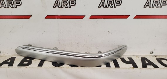 Молдинг переднего бампера левый Mercedes-Benz W203 2004-2008