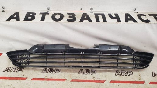 Решетка в бампер центральная Honda CR-V 3 2006-2010