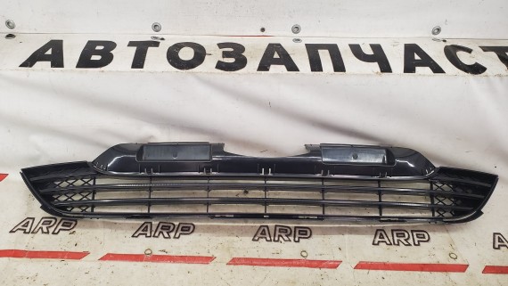 Решетка в бампер центральная Honda CR-V 3 2006-2010