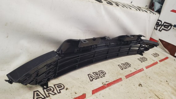 Решетка в бампер центральная Honda CR-V 3 2006-2010