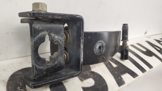 Петля креплнения кенгурятника правая Mercedes G-Class W463 2001-2006