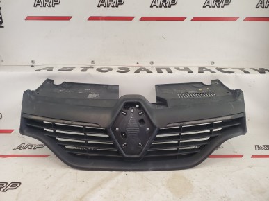 Решетка радиатора Renault Logan 2 2014-2019