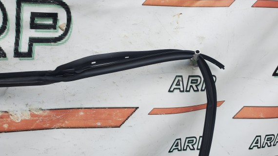 Уплотнитель задней правой двери Nissan Murano z51 2008-2015