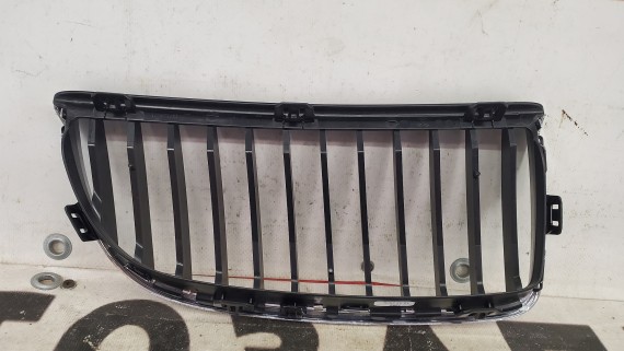 Решетка радиатора левая BMW 3 E90 2005-2010