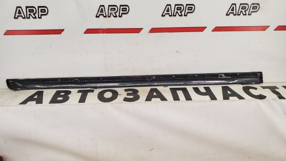 Молдинг стекла двери перед правый Volkswagen Passat B7 2010—2015