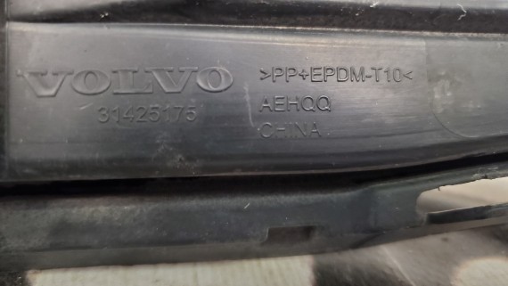 Решетка переднего бампера Volvo XC60 2 2017-2021