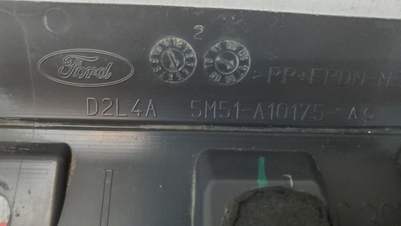 Накладка на крыло переднее левое Ford Focus 2 2005-2011