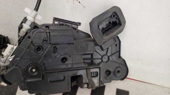 Замок двери передней правой Volkswagen Polo 5 2009–2020