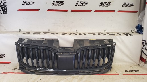 Решетка радиатора Skoda Octavia A7 2017-2020