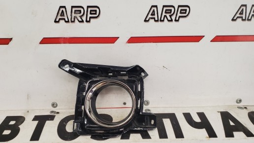 Накладка противотуманной фары левая Toyota Land Cruiser 200 2012-2015