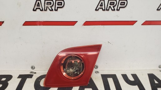 Фонарь внутренний правый Mazda 3 Bk 2003-2006