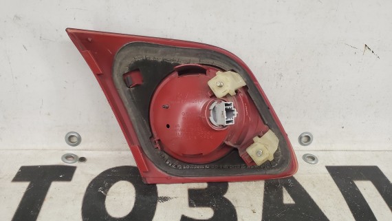 Фонарь внутренний правый Mazda 3 Bk 2003-2006