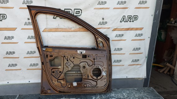 Дверь передняя левая Renault Duster 1 2010–2021