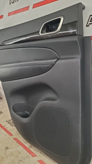 Обшивка двери задней левой Jeep Grand Cherokee WK2 2010-2022