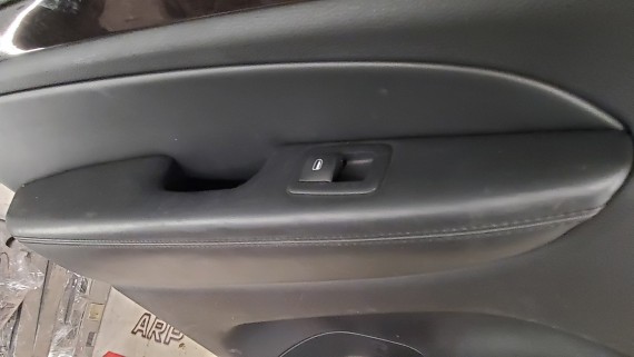 Обшивка двери задней левой Jeep Grand Cherokee WK2 2010-2022