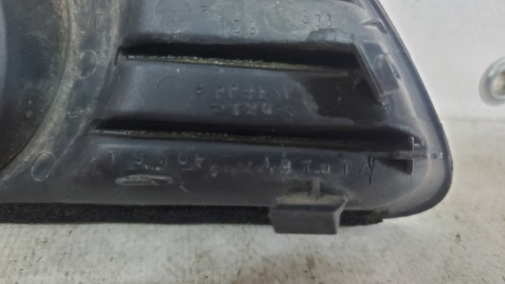 Рамка противотуманной фары левая Тойота Camry V40 2006-2011