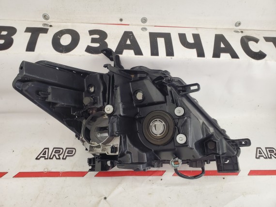 Фара левая Nissan Patrol Y62 2010-2017 
