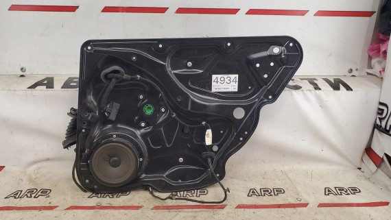 Стеклоподъемник задний правый Volkswagen Passat B6 2005-2010