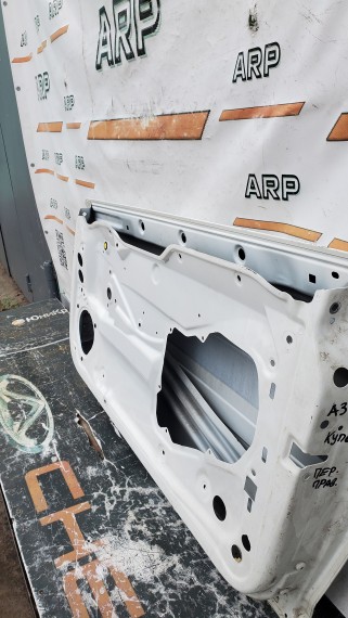 Дверь передняя правая Audi A3 8P 3D 2003-2013