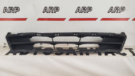 Решетка бампера передняя Hyundai Solaris 1 2010-2017