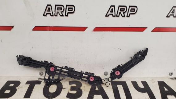 Крепление бампера заднее левое Toyota Camry V70 2017-2021