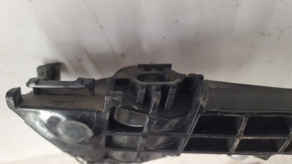 Крепление бампера заднее левое Toyota Camry V70 2017-2021