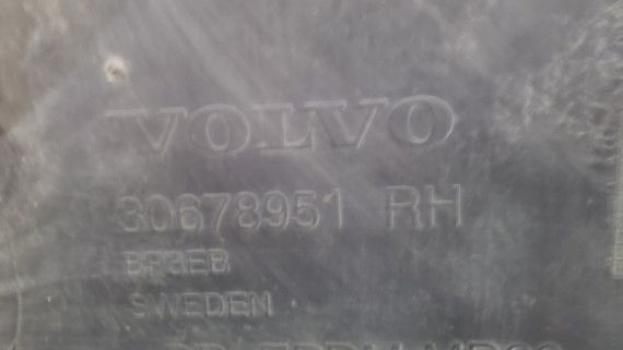 Накладка переднего бампера правая Volvo XC90 2006-2015