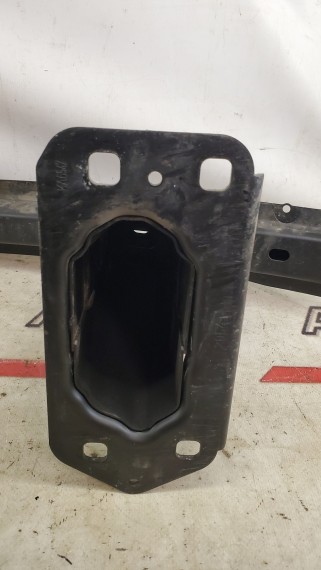 Усилитель переднего бампера BMW 1 E81 E87 2004–2014