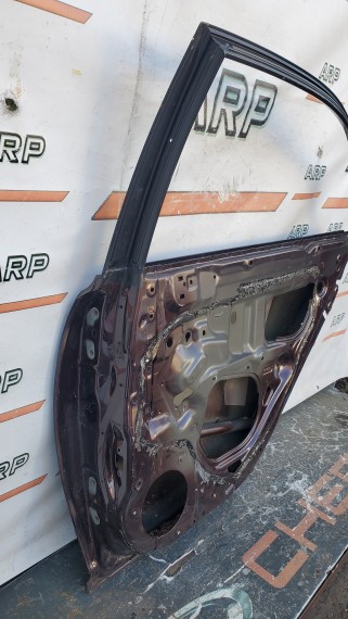 Дверь задняя правая Toyota Avensis 2 t250 седан 2003-2009
