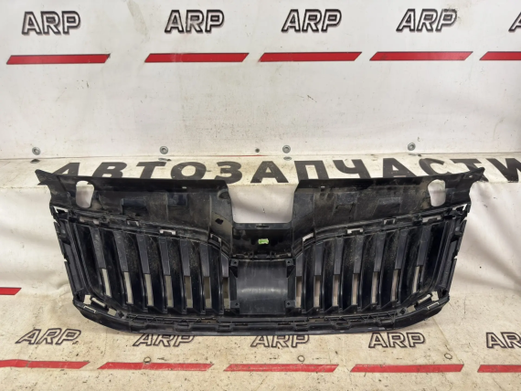 Решетка радиатора Skoda Octavia A7 2017-2020