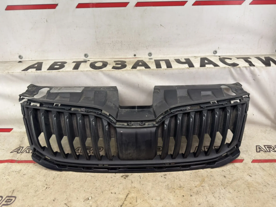 Решетка радиатора Skoda Octavia A7 2017-2020