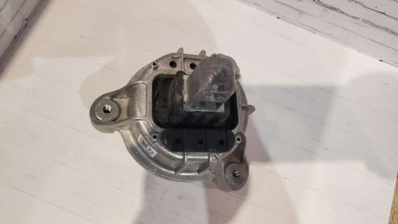 Подушка двигателя правая BMW 5, 6, 7 F10 F07 F06