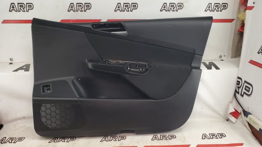 Обшивка двери передняя правая Volkswagen Passat B6 2005-2011