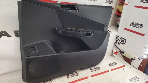 Обшивка двери передняя правая Volkswagen Passat B6 2005-2011