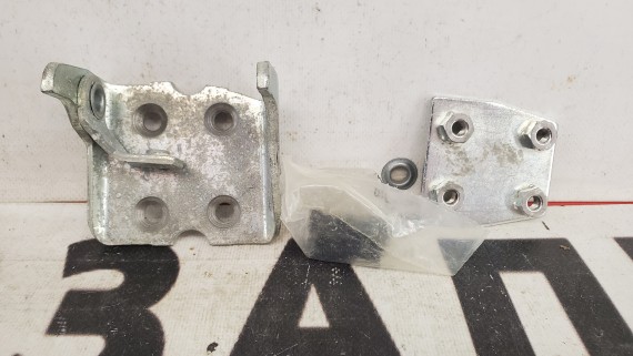 Петля передней правой двери  Cadillac Escalade Chevrolet Tahoe 2 2000-2006