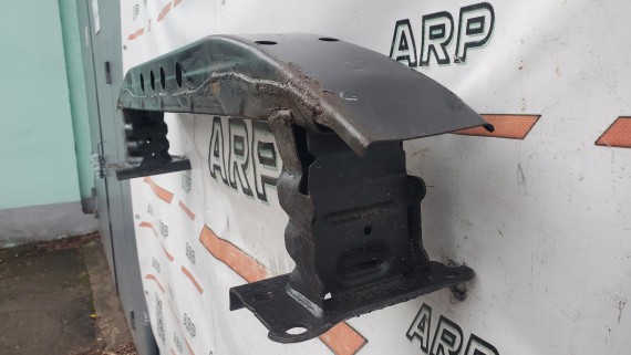 Усилитель переднего бампера Toyota Avensis 2 t250 2002-2010