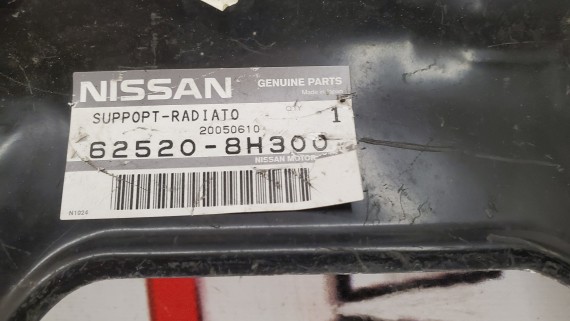 Рамка правой фары Nissan X-Trail T30 2001-2007